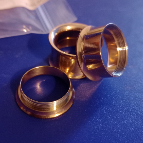 ROSE GOLD SCREW BACK TUNNELS - Picture 3 of 4